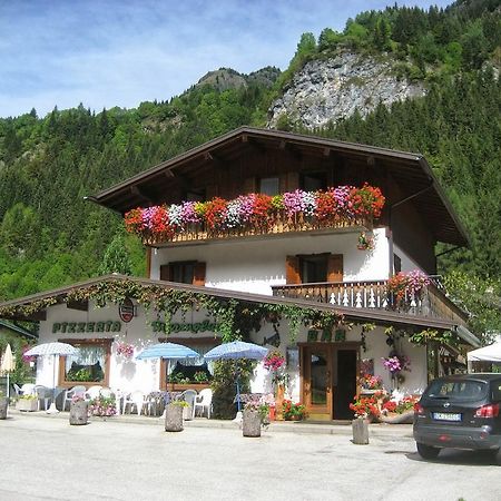 Affittacamere Pizzeria Marmolada Rocca Pietore Exteriör bild