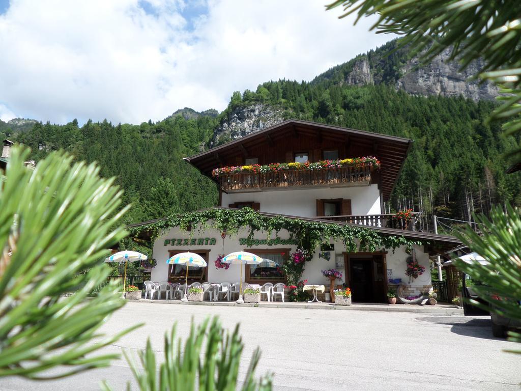 Affittacamere Pizzeria Marmolada Rocca Pietore Exteriör bild